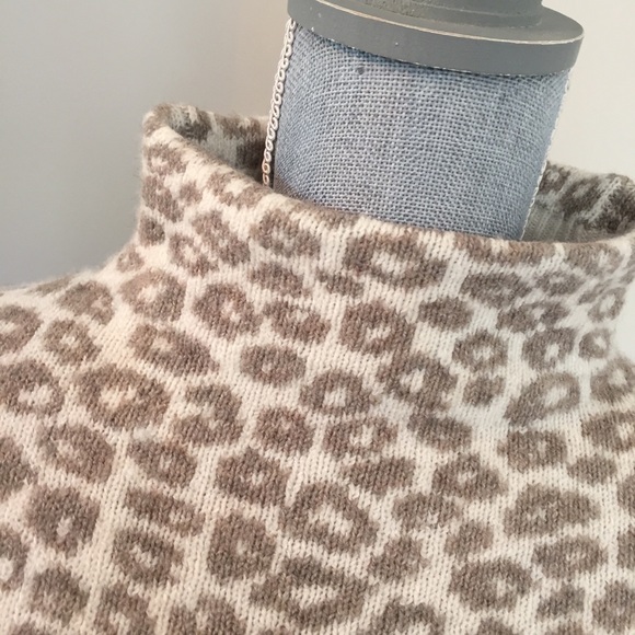 Christian Siriano Leopard Print Sweater - Picture 4 of 8